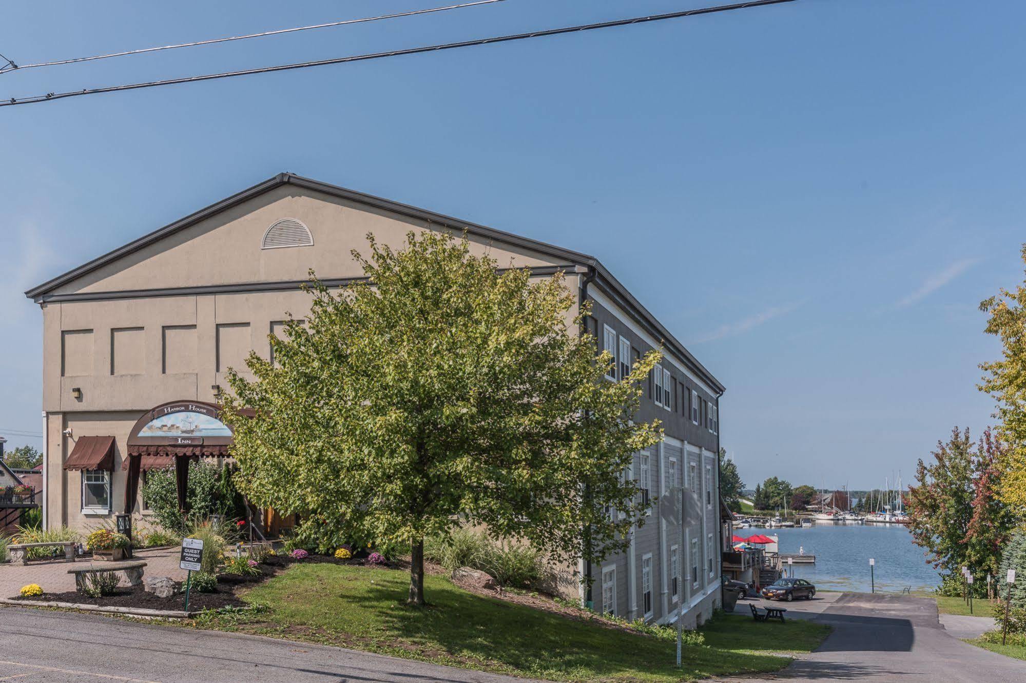 Harbor House Inn Sackets Harbor Exterior photo