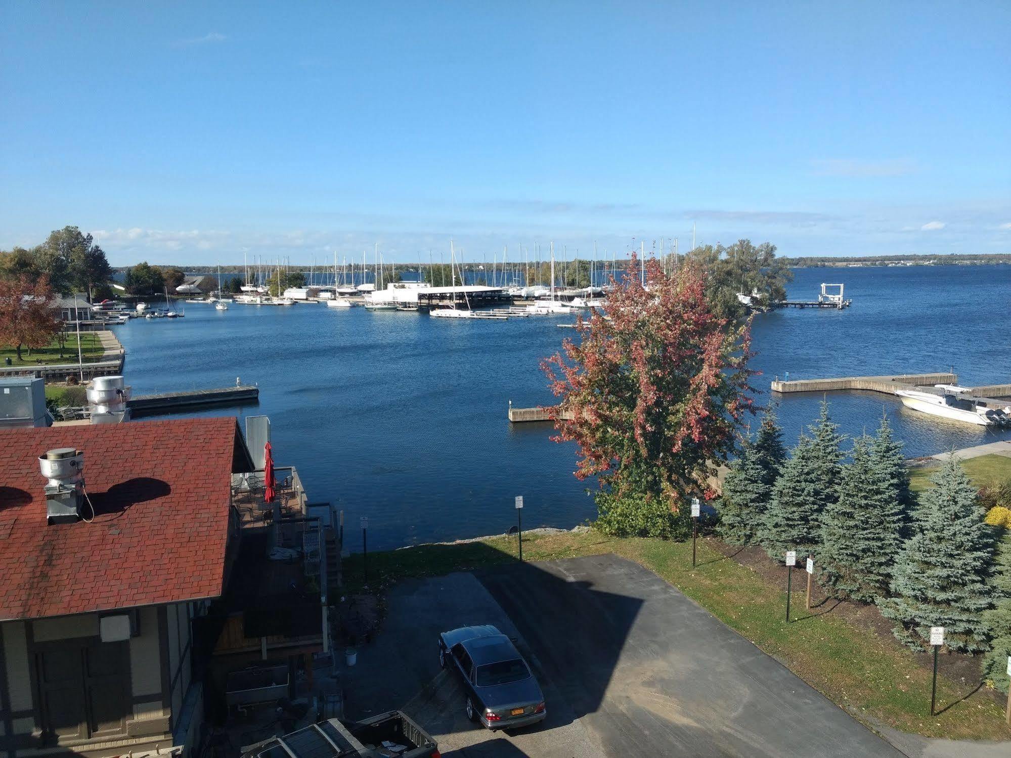 Harbor House Inn Sackets Harbor Exterior photo