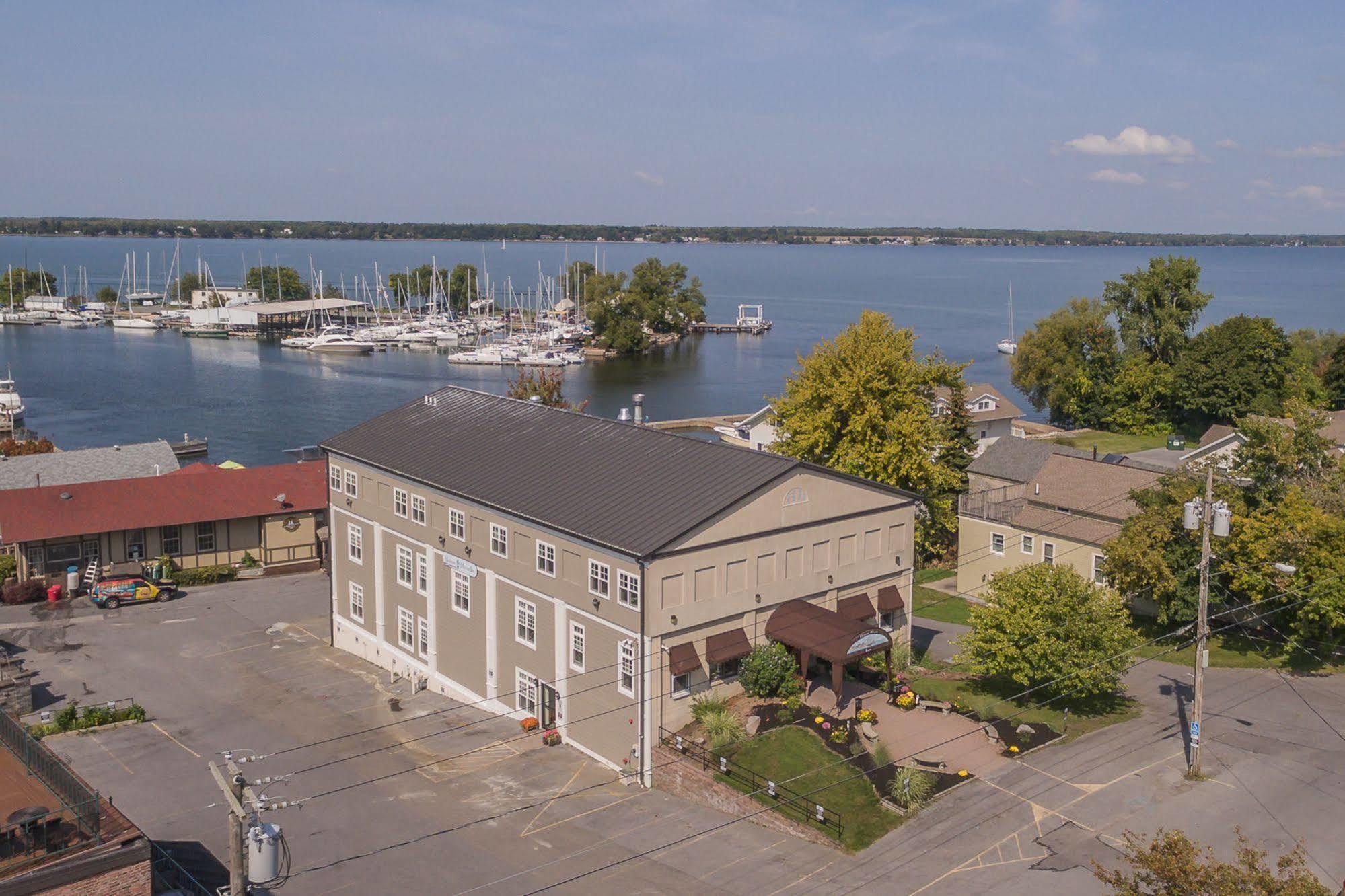 Harbor House Inn Sackets Harbor Exterior photo