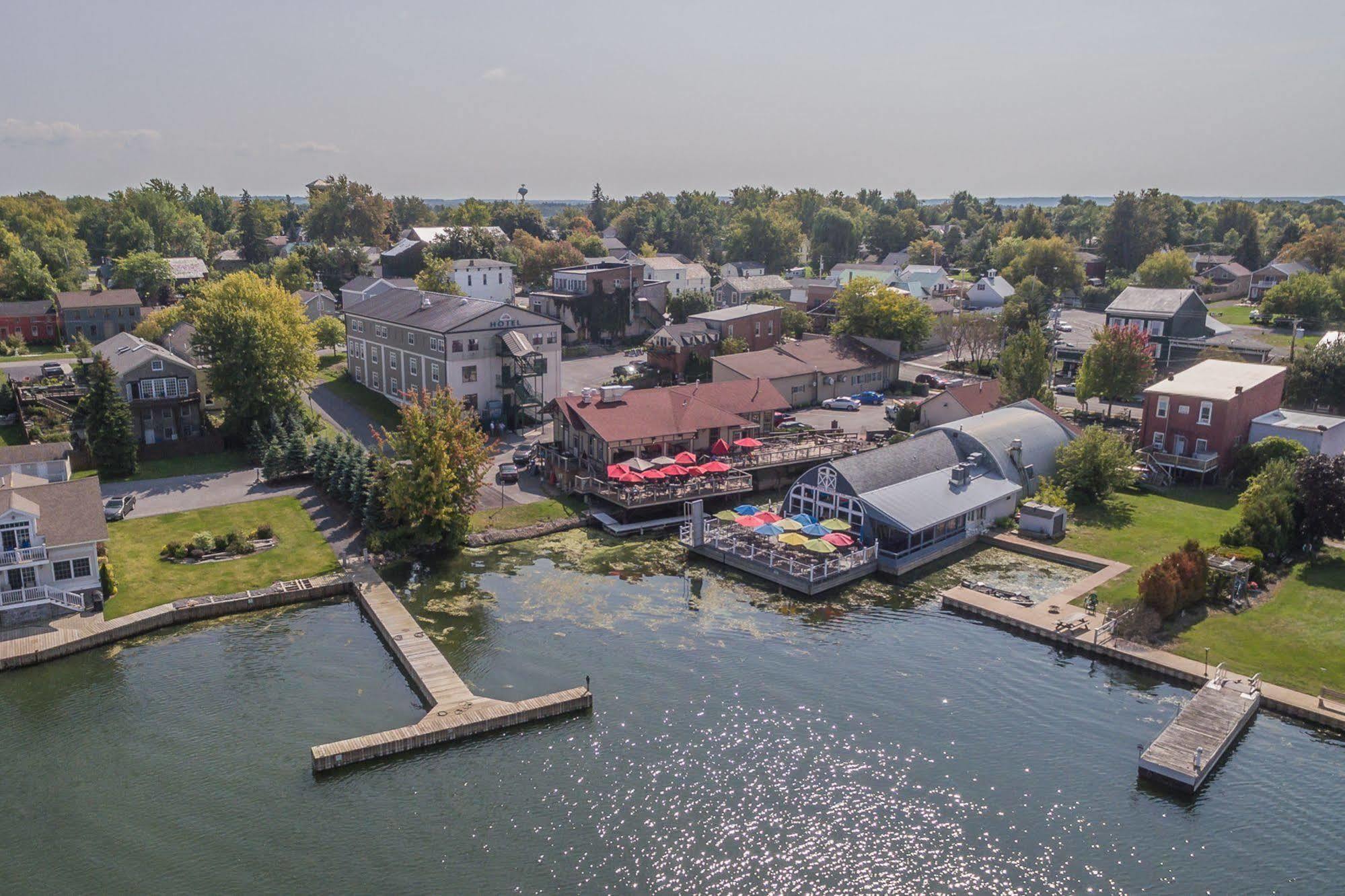 Harbor House Inn Sackets Harbor Exterior photo
